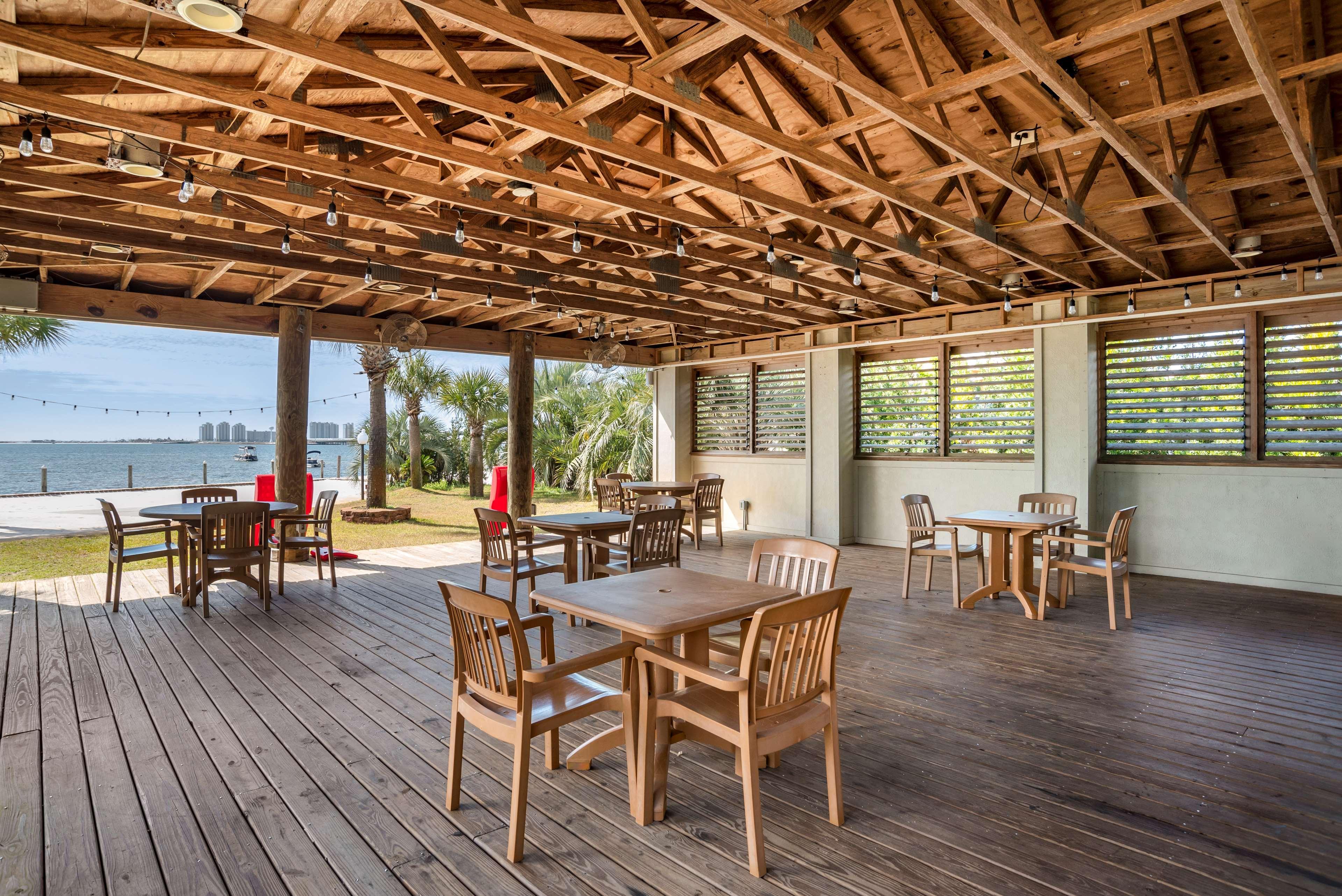Best Western Navarre Waterfront Exterior photo