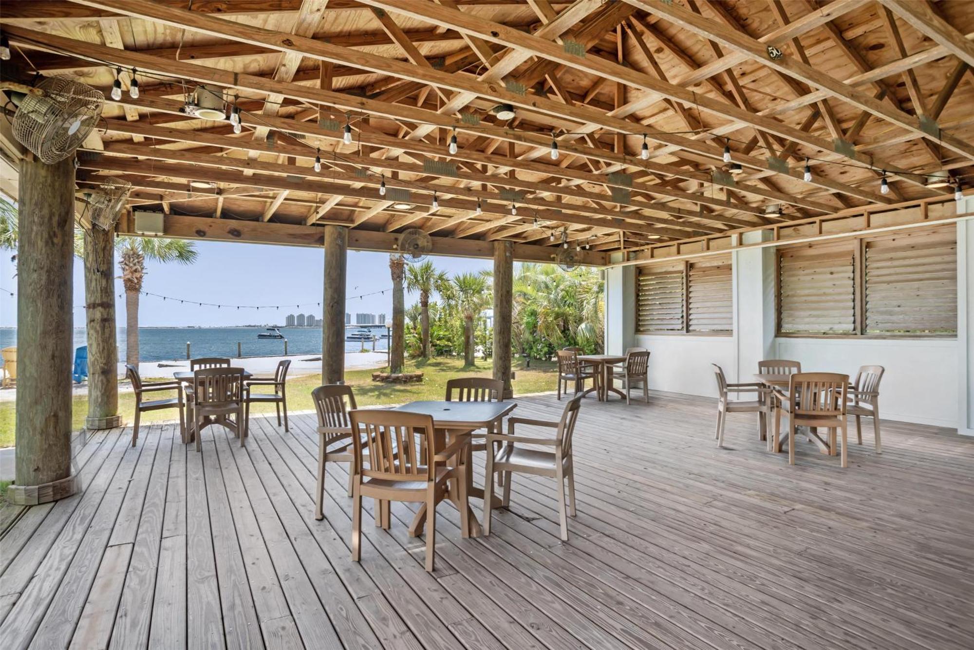 Best Western Navarre Waterfront Exterior photo