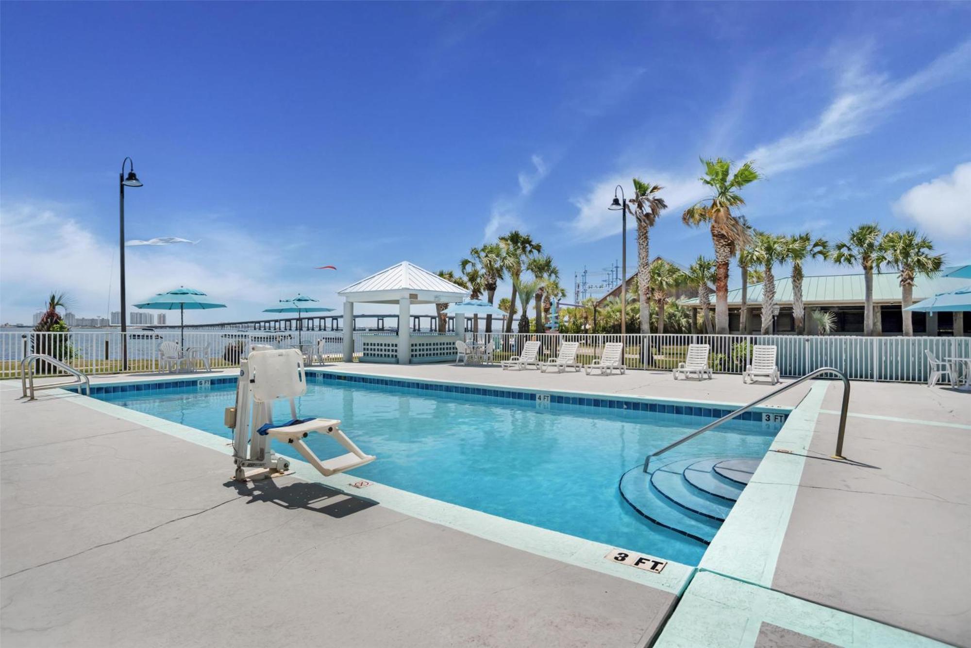 Best Western Navarre Waterfront Exterior photo
